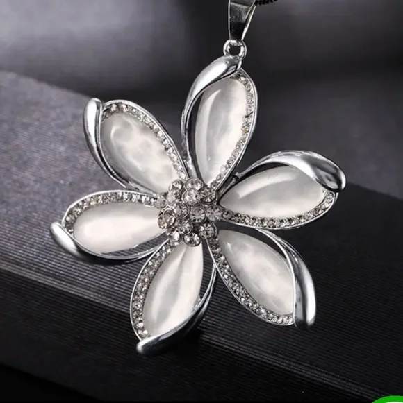 Rhinestone Flower Necklace-(G) SOLD - Picture 1 of 5